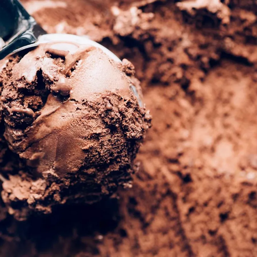 Helado de mousse de chocolate keto sin azúcar